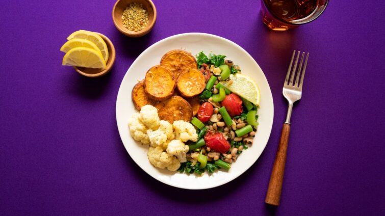 Muscle Growth Meal Plan cover showing a balanced plate, dumbbells, a grocery list, and a progress chart