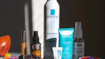 Illustration of a step-by-step skin barrier repair routine with gentle skincare products, towels, and water droplets on a clean bathroom shelf